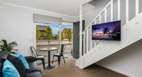 Apartments 521 - Accommodation Resorts 3