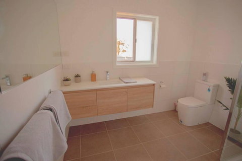 The Farmhouse. - Accommodation Resorts 2