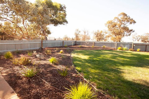 The Farmhouse. - Accommodation Resorts 3