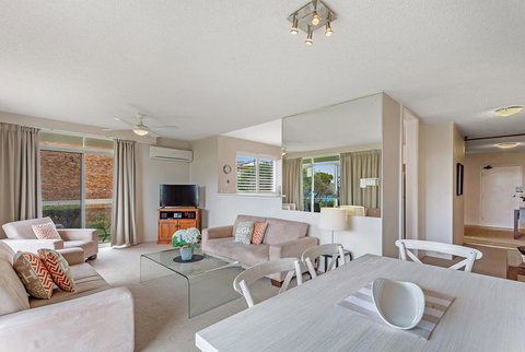 The Helm, Unit 1, 22 Voyager Close - Accommodation Resorts 2