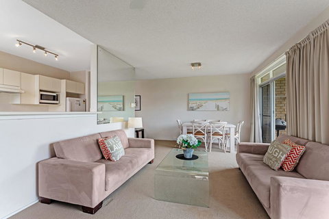 The Helm, Unit 1, 22 Voyager Close - Accommodation Resorts 3