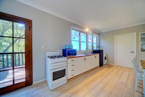 The Hillside Cottage - Accommodation Resorts 1