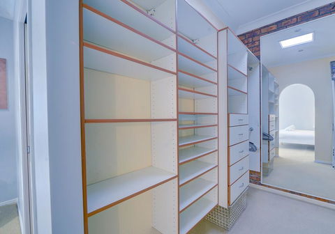 The Hillside House - Accommodation Resorts 3