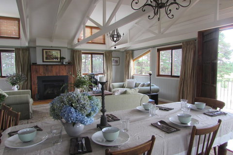 The Loch, An Idyllic Country Escape - Accommodation Resorts 0