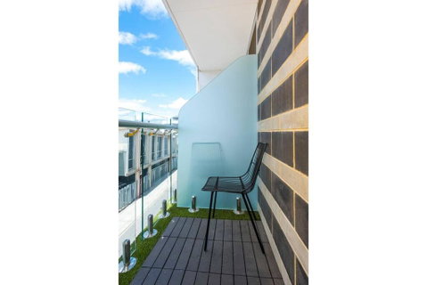 The Nest - Spacious Studio On Newcastle St With Roof Terrace - Accommodation Resorts 1
