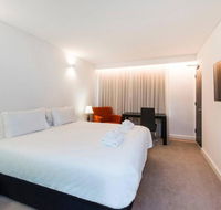 The Nest - Spacious Studio on Newcastle St with Roof Terrace - Accommodation Resorts
