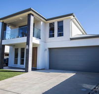 The Races Complex - Accommodation Resorts