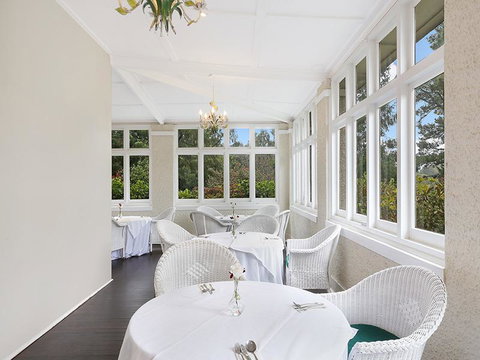 The Robertson Hotel - Accommodation Resorts 3