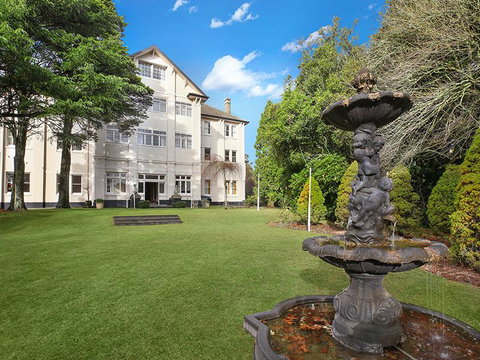 The Robertson Hotel - Accommodation Resorts 1