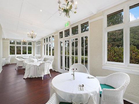 The Robertson Hotel - Accommodation Resorts 2