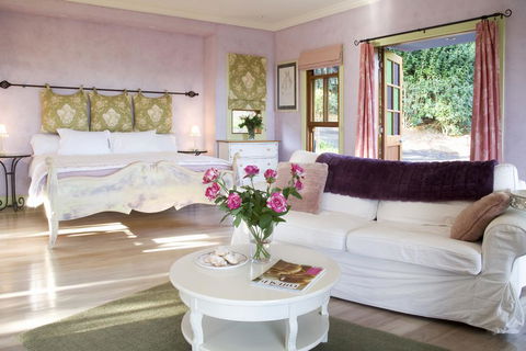 The Spotted Chook And Amelie's Petite Maison - Accommodation Resorts 0