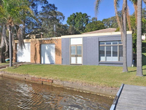 The Studio On The Lake @ Fishing Point, Lake Macquarie - Honestly Put The Line In And Catch Fish - Accommodation Resorts 1