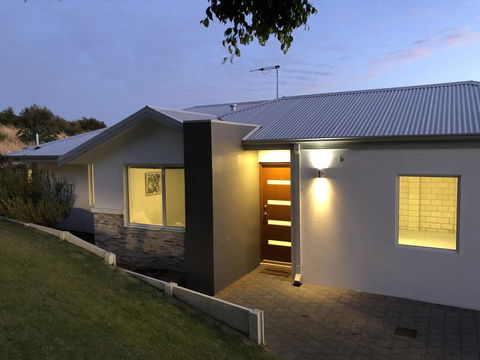Three Bedroom, Two Bathroom Family Home - Accommodation Resorts 0