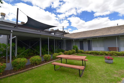Townhouse Motel Cowra - Accommodation Resorts 1