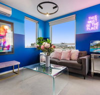 Trendy And Central One Bed Apartment With Views - Accommodation Resorts