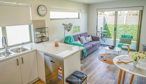 U201 Brunswick Living Brand New Deluxe Balcony Upper Floor Apartment Close To Airport And CBD - Accommodation Resorts 0
