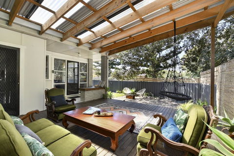 UMINA BEACH KOKOMO- Walk To The Beach, FAMILY And PET FRIENDLY Set Of 3 Vintage Original Holiday Flats & Vintage Caravan And Bat - Accommodation Resorts 2