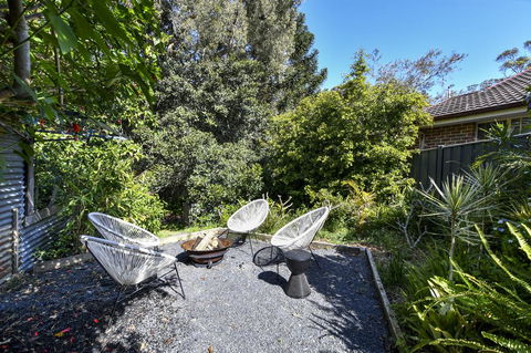 UMINA BEACH KOKOMO- Walk To The Beach, FAMILY And PET FRIENDLY Set Of 3 Vintage Original Holiday Flats & Vintage Caravan And Bat - Accommodation Resorts 3