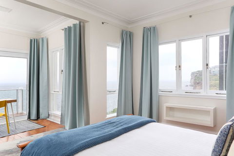 Unbelievable Clifftop Townhouse With Ocean Views - Accommodation Resorts 2