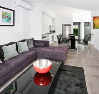 Views from Red Hill - Modern and Spacious Split-Level Executive 3BR Red Hill Apartment Close to CBD - Accommodation Resorts