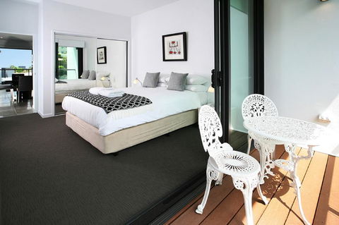 Views From Red Hill - Modern And Spacious Split-Level Executive 3BR Red Hill Apartment Close To CBD - Accommodation Resorts 3