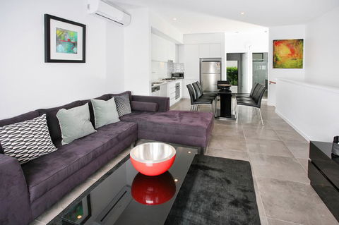 Views From Red Hill - Modern And Spacious Split-Level Executive 3BR Red Hill Apartment Close To CBD - Accommodation Resorts 0