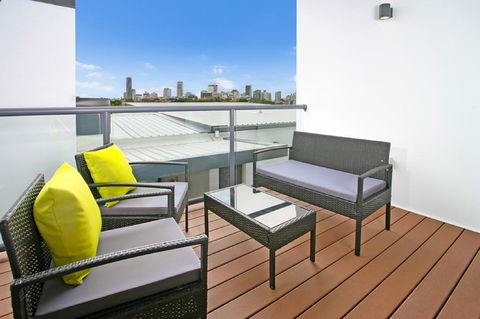 Views From Red Hill - Modern And Spacious Split-Level Executive 3BR Red Hill Apartment Close To CBD - Accommodation Resorts 2