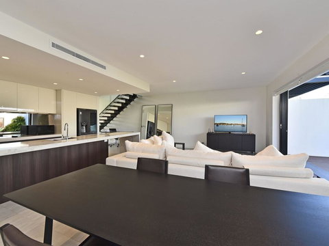 Villa Capri Waterside At Trinity Point - Accommodation Resorts 3