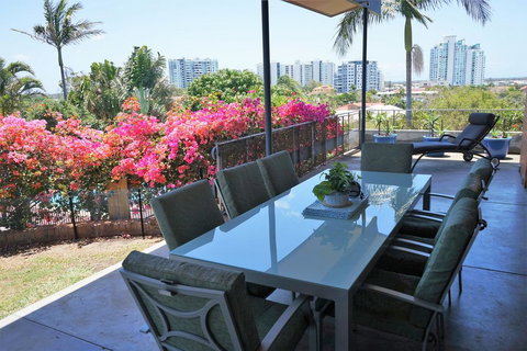 Villa With Views & Pool - Accommodation Resorts 2