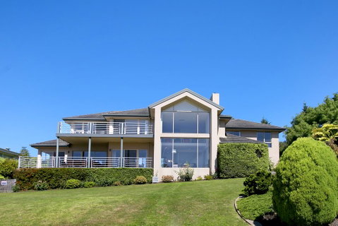 Vue De La Mer Luxury Family Retreat With Tennis Court, Pool, Spa, Water Views - Accommodation Resorts 1