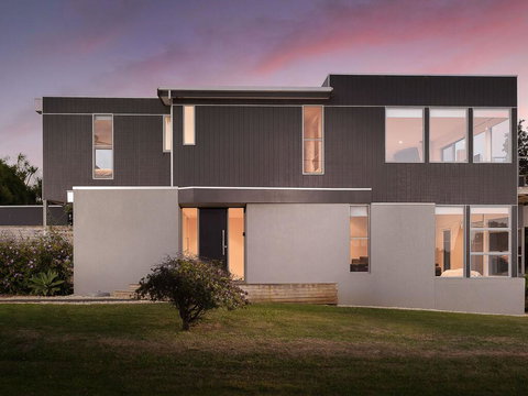 Waikiki Dream - Accommodation Resorts 0