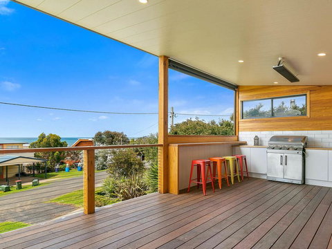 Waikiki Views - Accommodation Resorts 3