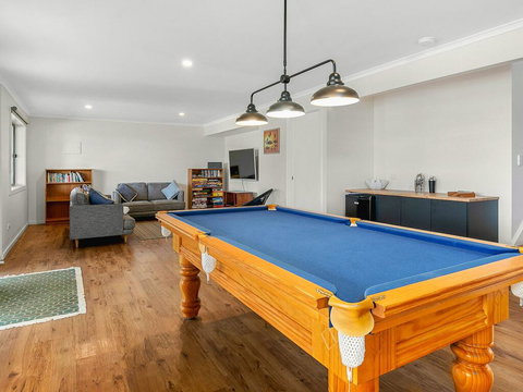 Waikiki Views - Accommodation Resorts 1