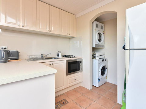 Wangi Waterfront Delight 1bdr Studio - Accommodation Resorts 3