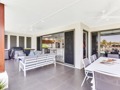 WATERFRONT HOME BORDERING MOOLOOLABA - Accommodation Resorts 2