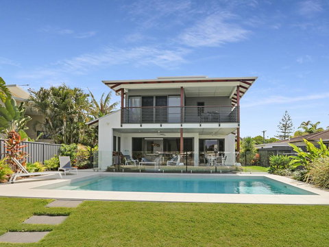 WATERFRONT HOME BORDERING MOOLOOLABA - Accommodation Resorts 0