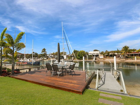 WATERFRONT HOME BORDERING MOOLOOLABA - Accommodation Resorts 1