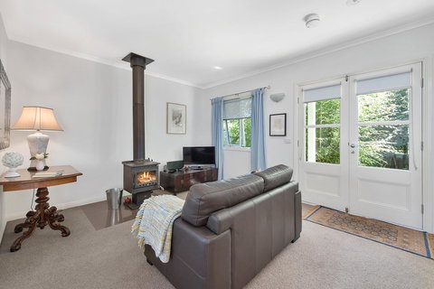 Amelina Cottages - Accommodation Resorts 15