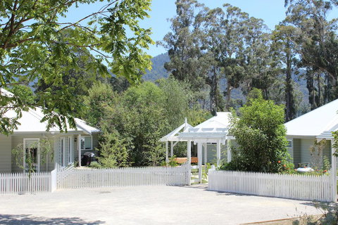 Amelina Cottages - Accommodation Resorts 4