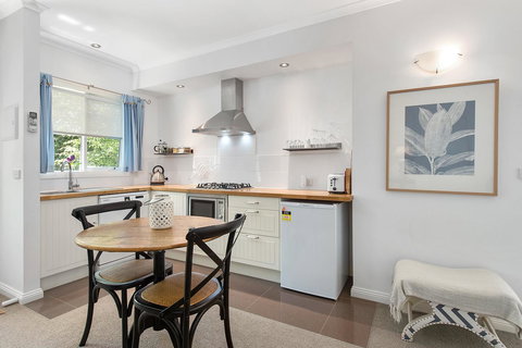 Amelina Cottages - Accommodation Resorts 14