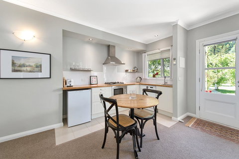 Amelina Cottages - Accommodation Resorts 11