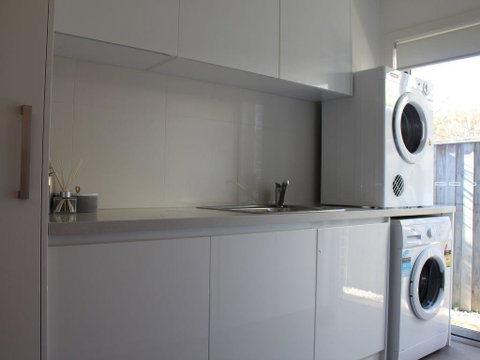 Central To Cowes - Accommodation Resorts 10