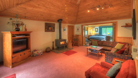 Aspens Springs Farmstay - Accommodation Resorts 10