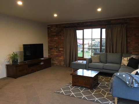 Bricks And Roses - Accommodation Resorts 11