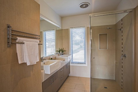 Saltwater Breeze Retreat - Accommodation Resorts 17