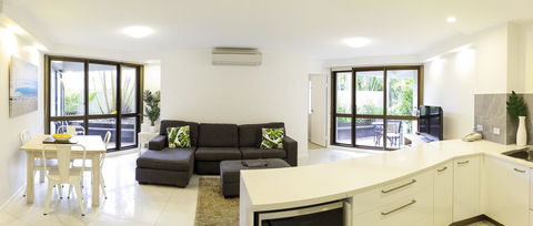 Ocean Breeze Resort - Accommodation Resorts 11