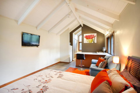 Airlie Beach Eco Cabins - Adults Only - Accommodation Resorts 9