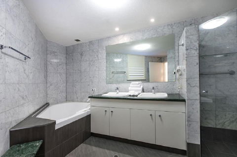 Emerald Noosa - Accommodation Resorts 10