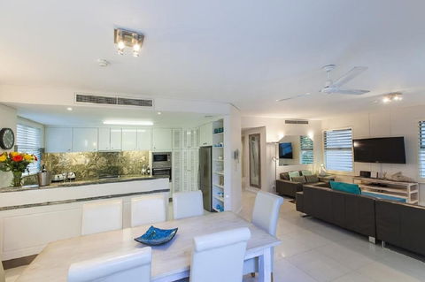 Emerald Noosa - Accommodation Resorts 9