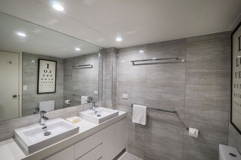 Noosa Harbour Resort - Accommodation Resorts 38